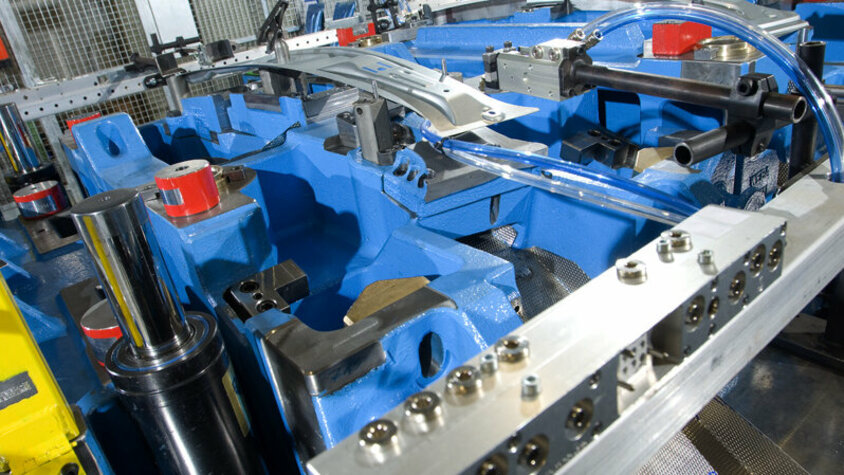 Präzises Kaltumformwerkzeug zur Bearbeitung hochfester Bauteile im Werkzeugbau