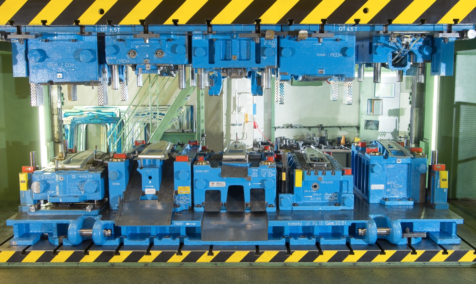 Transfer tool for cold forming high-strength components in series production